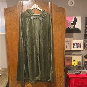 Elegant Green Hooded Cape